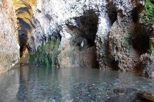 آبشار لادیز و غار آبی لادیز