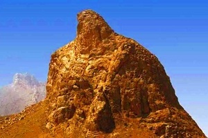 Oghabkooh, Taft | eagle-shaped mountain